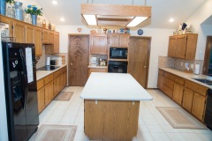 Kitchen-looking-toward-pantry